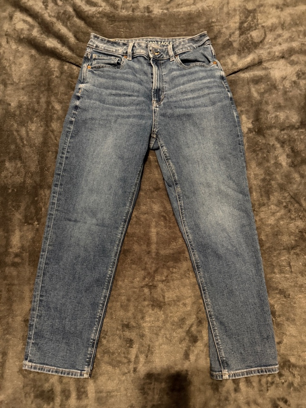 American Eagle Outfitters Mom Jeans in Medium Blue Wash